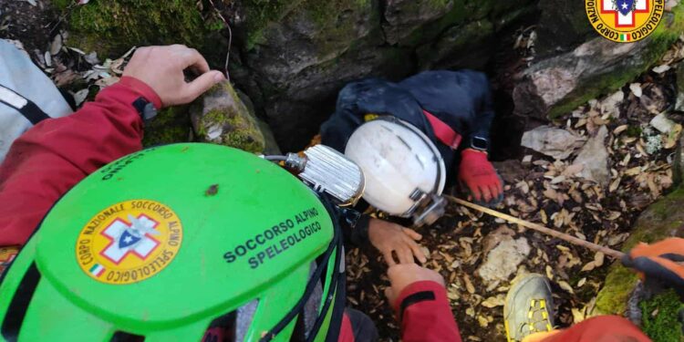 Orgosolo: salvati due speleologi nella grotta Sulidu de Arzane