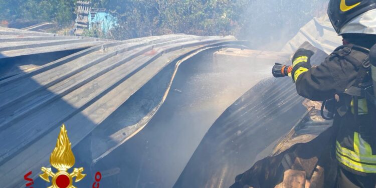 Sassari: a fuoco un garage a Monti Minuddu