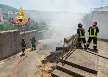 Sarule: a fuoco un’auto in via San Bernardino