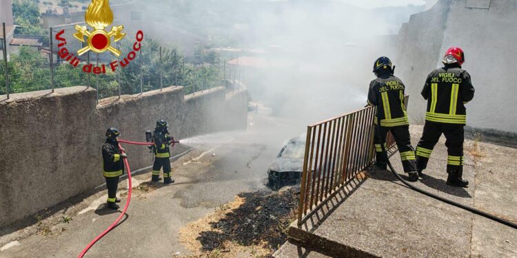 Sarule: a fuoco un’auto in via San Bernardino