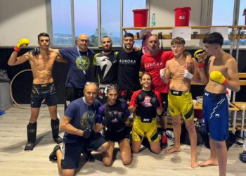 Spettacolo al Cage Warriors Academy 