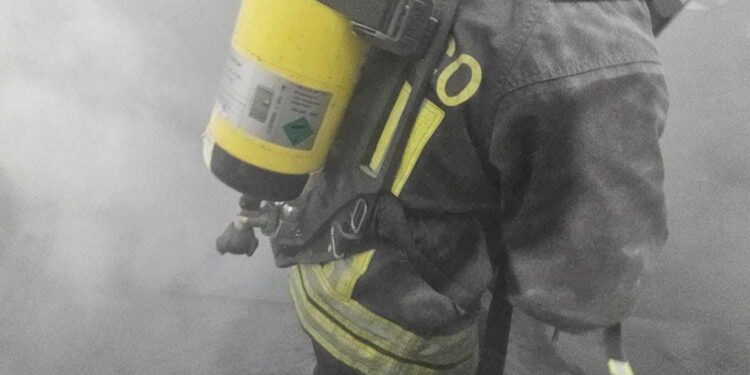 Olbia: incendio nella veranda di un appartamento