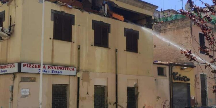 Sassari: esplosione in un appartamento in via Principessa Maria, un ferito