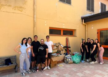 A Sennori, l’ex asilo di Su Monte ripulito dai ragazzi del Servizio civile dopo la devastazione dei vandali