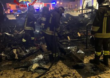 I vigili del fuoco di Siniscola sono intervenuti in via Tempio, a Budoni, per l’incendio di un camper