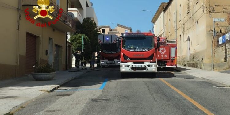 Nuoro: a fuoco un’abitazione in via Manzoni