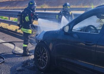 Marrubiu: a fuoco un’auto sulla statale 131