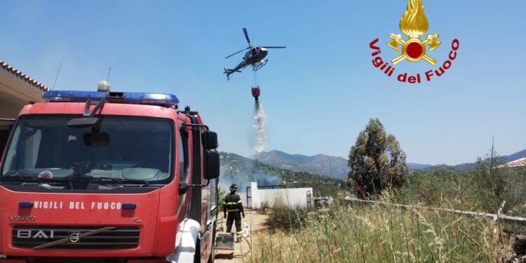 Irgoli: incendio in località “Sos Sinis”
