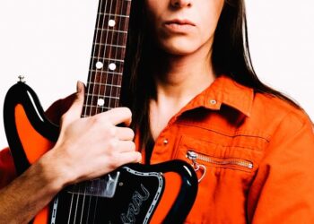 Martedì 17, a Cagliari, Lucio Corsi live all’Arena in Fiera