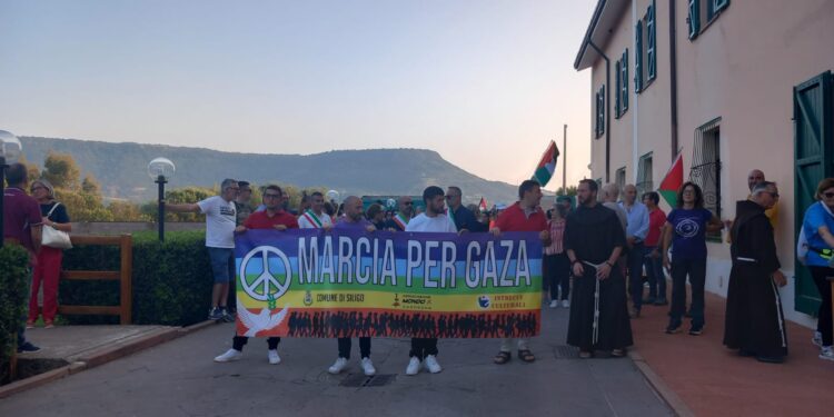 Ogni passo è una speranza. A Siligo, la Marcia per Gaza: parole, volti, coscienza