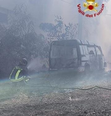 I vigili del fuoco del Comando di Cagliari sono intervenuti intorno alle 15.00, per un incendio nell’ex zuccherificio di Villasor