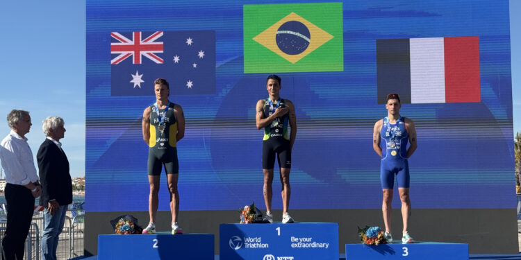 Il brasiliano Miguel Hidalgo vince alla WTCS di Alghero davanti all’australiano Hauser – leader della Championship – e al francese Bergere