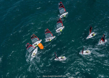 Cagliari: vento in crescita e spettacolo sul mare antistante il lungomare Sant’Elia, nella seconda giornata della 4ª Nazionale OpenSkiff e RS Aero
