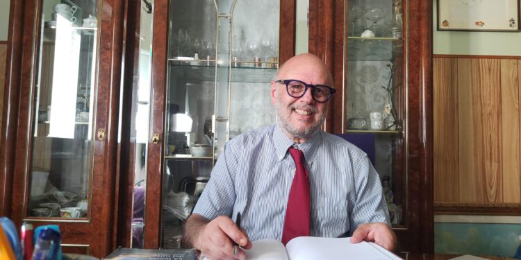 Settimo San Pietro: la storia di Roberto, il lavoro in Poste italiane e la passione per la scrittura