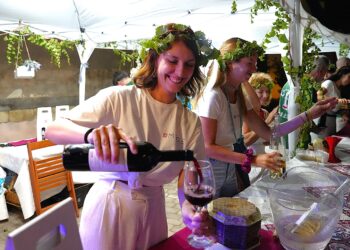 Stintino ospita Sennori e “Aspettando Calici di Stelle 2025”