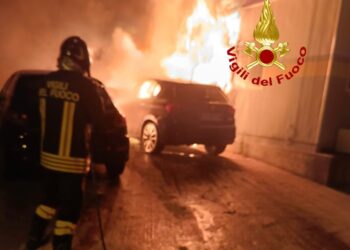 Siniscola: a fuoco un’autocarrozzeria in via Mazzini