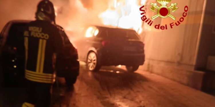 Siniscola: a fuoco un’autocarrozzeria in via Mazzini