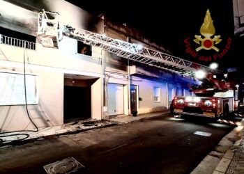 Incendio in un appartamento a Quartucciu, sul posto i vigili del fuoco