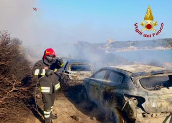 Devastante incendio a Villasimius, nella spiaggia di Punta Molentis, nuova emergenza anche a Villacidro