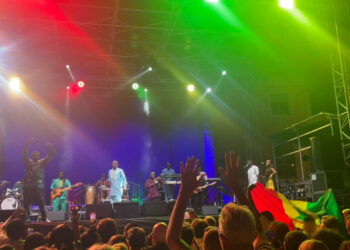 Una domenica di festa in Piazza Università a Sassari durante il festival Abbabula