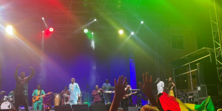 Una domenica di festa in Piazza Università a Sassari durante il festival Abbabula