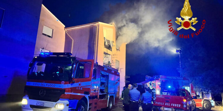 Bosa: incendio in un appartamento in via Pietro Delitala
