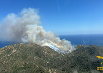 Devastante incendio a Villasimius, nella spiaggia di Punta Molentis, nuova emergenza anche a Villacidro