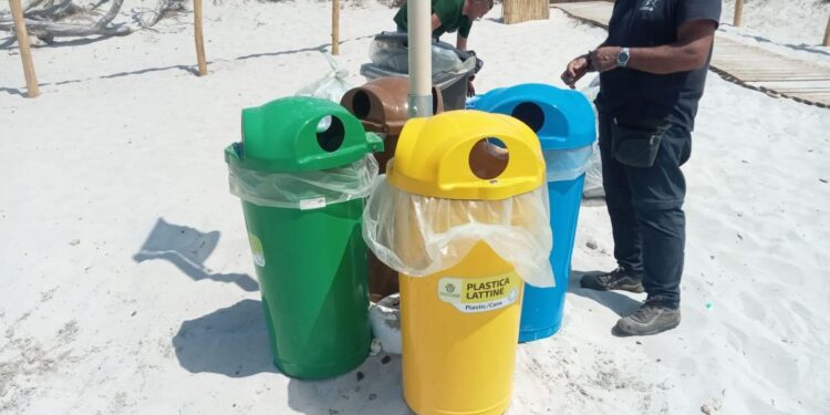 Alghero: assalto di turisti per il Ferragosto, super lavoro di pulizia dai rifiuti il giorno dopo