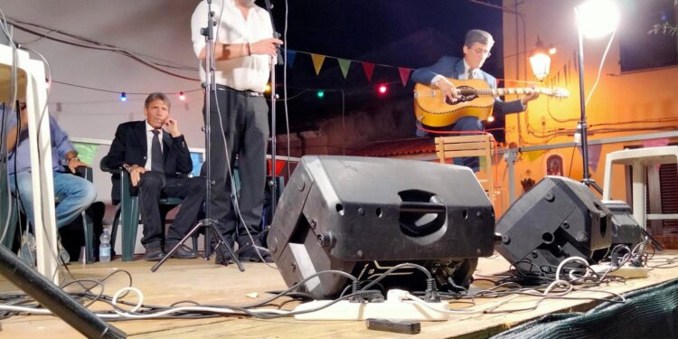 Hymnos off-Cantigos a chiterra sola”: a Santu Lussurgiu una serata dedicata al canto a chitarra