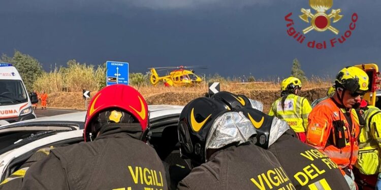 Scontro tra due auto sulla SS 128, sul posto i vigili del fuoco di Mandas