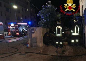 Olbia: a fuoco un furgone in via Umberto Nobile
