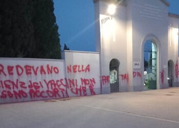 Oristano: atto vandalico nel cimitero di San Pietro