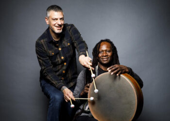 Domenica 17 agosto, alle ore 21.30, a Martis, il 25° festival Musica sulle Bocche propone Lhasa, progetto nato dall’incontro tra Hamid Drake e Pasquale Mirra