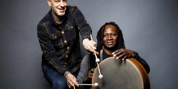 Domenica 17 agosto, alle ore 21.30, a Martis, il 25° festival Musica sulle Bocche propone Lhasa, progetto nato dall’incontro tra Hamid Drake e Pasquale Mirra