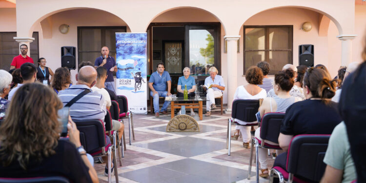 “Sull’orlo del vulcano” con il 4° Propagazioni Festival: dal 19 al 23 agosto trentuno appuntamenti e oltre cinquanta ospiti tra Oristano, Mandriola e Arborea