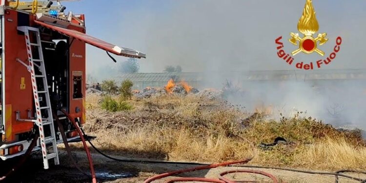 Quartu Sant’Elena: incendio di vegetazione e grossi cumuli di stoppie