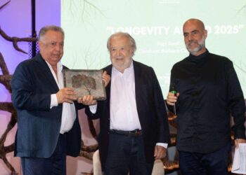 Si è svolta domenica 7 settembre la cerimonia di consegna del Longevity Award 2025 al regista Pupi Avati