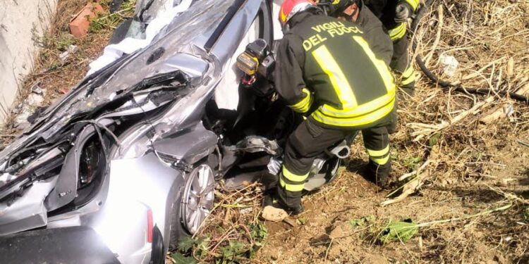 Posada: incidente stradale in via Gramsci, morto un 45enne di Nuoro