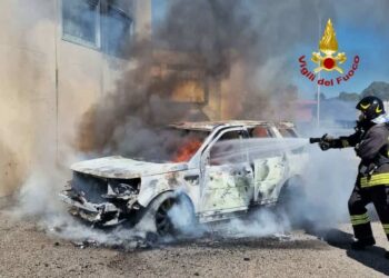 Tramatza: a fuoco un’auto nei pressi dell’area di sosta