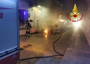 Santa Teresa Gallura: a fuoco un’auto in via Carlo Alberto