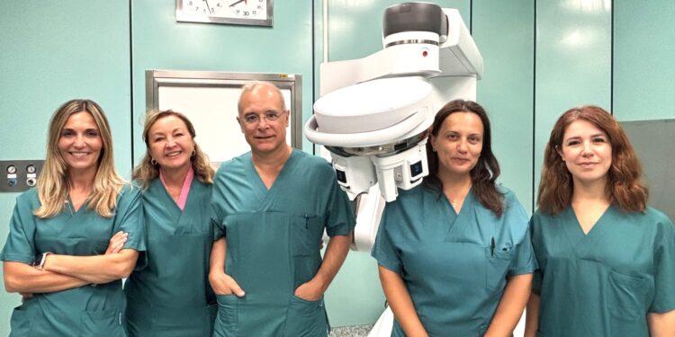 Tumore al seno, alla Breast Unit dell’Aou di Sassari la mastectomia robotica nipple-sparing