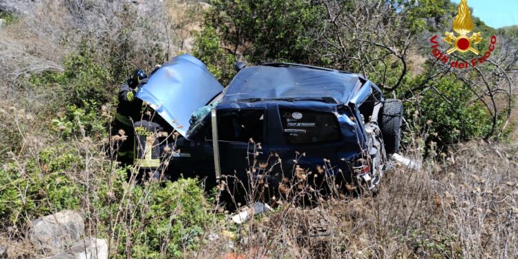 Orani: incidente stradale sulla statale 537