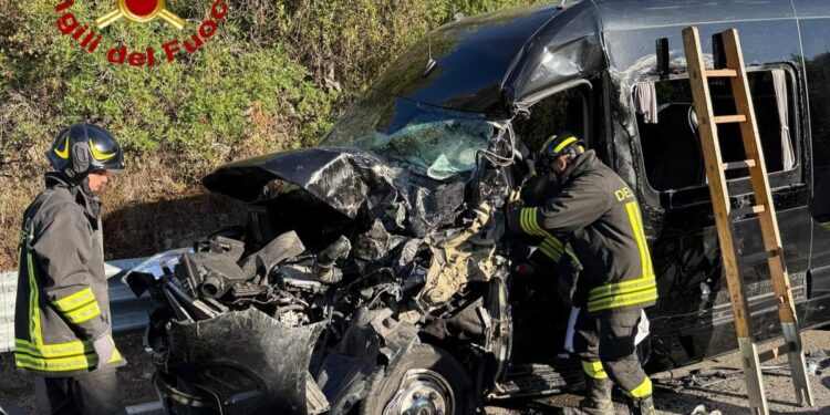Incidente stradale tra Olbia e Arzacheba, 7 feriti