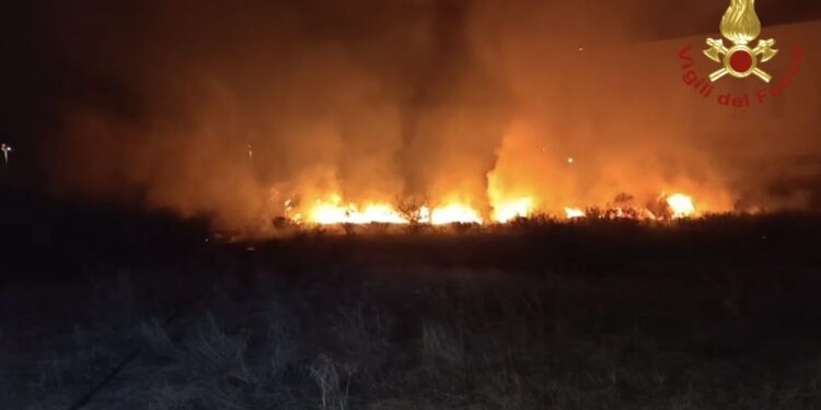 Olbia: incendio nei pressi dell’aeroporto