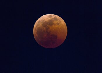 L’eclissi totale di luna a Platamona con la SAT