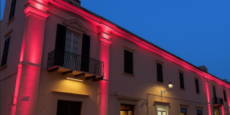 La sera del 1° ottobre, il Palazzo del Marchese, a Porto Torres, si tinge di rosa per la “Campagna Nastro Rosa AIRC 2025”