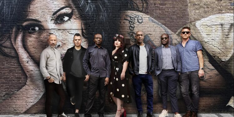 La leggendaria voce di Amy Winehouse torna a illuminare i palcoscenici dell’Isola grazie all’intensa interpretazione di Bronte Shandé