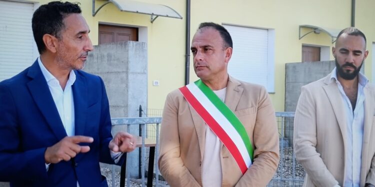 Sono stati consegnati a Osilo otto nuovi alloggi popolari. L’assessore Antonio Piu: «Un esempio virtuoso e replicabile che rispetta diritto alla casa e sostenibilità»