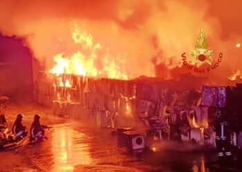 Incendio di un capannone a Macchiareddu