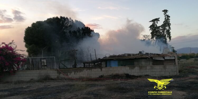Il Corpo forestale ha salvato due anziani da un incendio a Quartu Sant’Elena